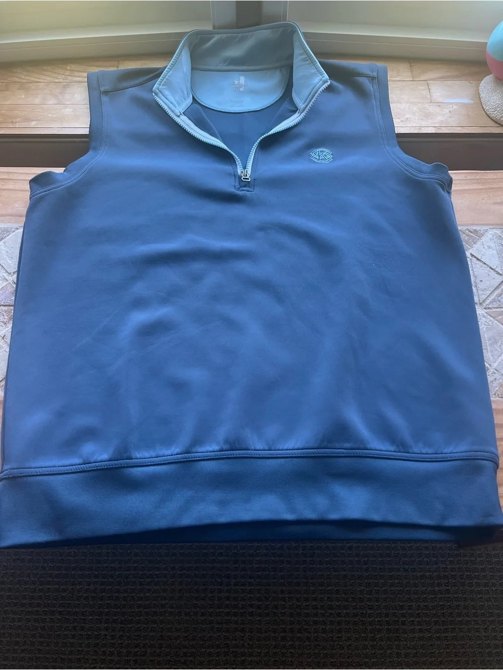 johnnie-O Men’s Blue Solid 1/4 Zip Mock Neck Sleeveless Golf/Surfer Vest M # 349